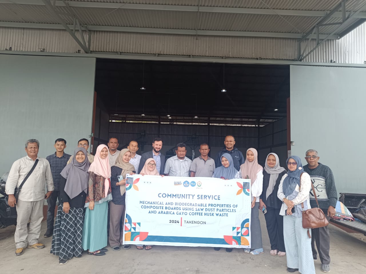 Dosen Teknik Sipil Unimal Sosialisasi Pemanfaatan Kulit Kopi Menjadi Papan Komposit